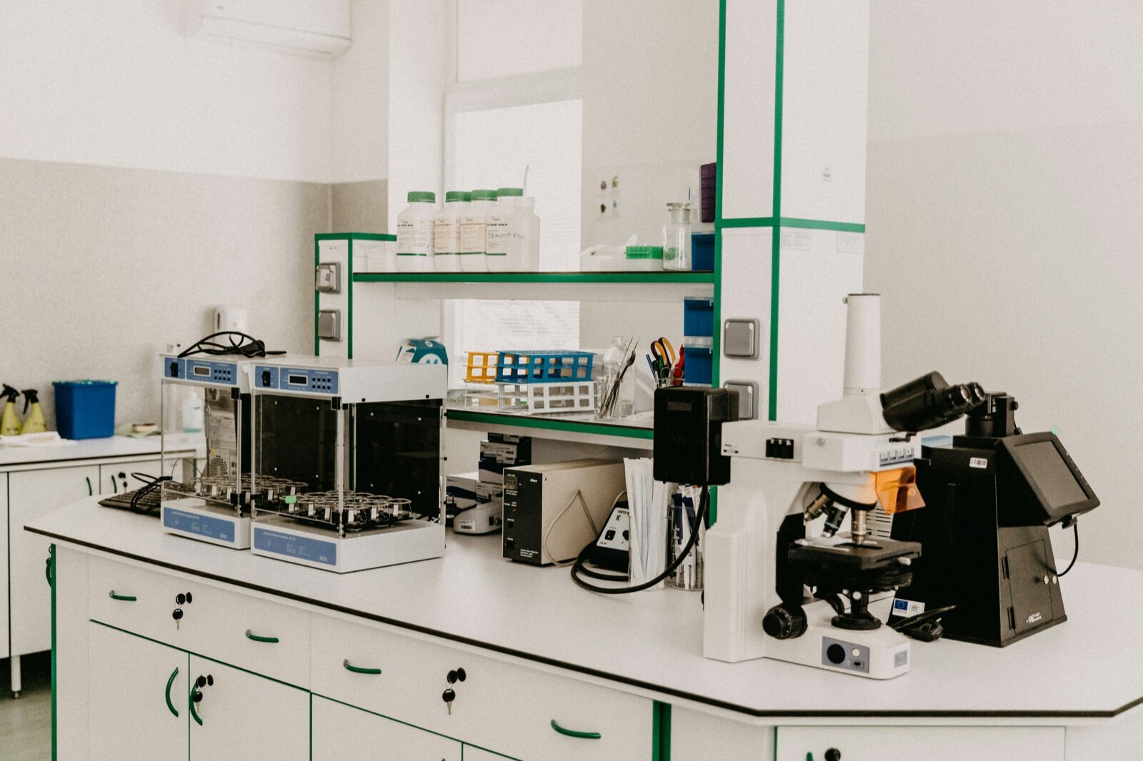 Scientific laboratory precision equipment for Incure F-Series™ UV flood lamp R&D and process development