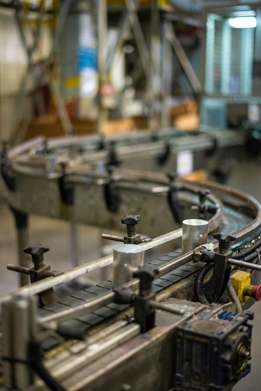 Industrial conveyor belt system for Incure W-Series™ water-cooled UV LED inline conveyor integration